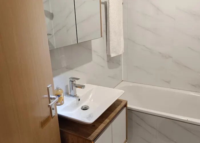 Sonnen Mit Balkon, 2 Schlafzimmer Und Mehr